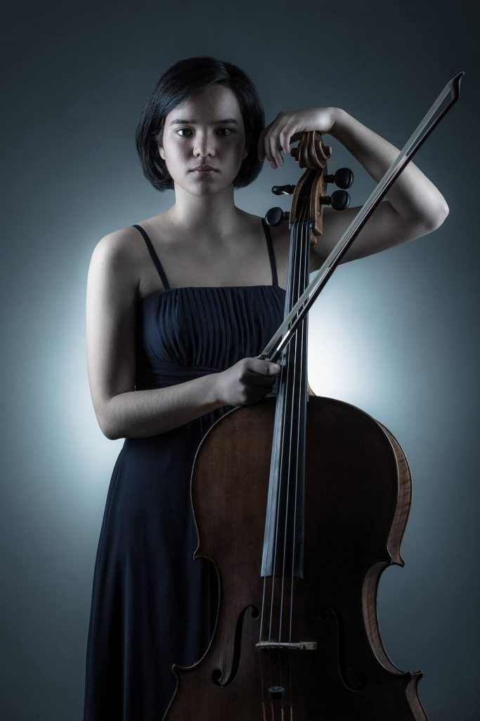 Künstlerportrait der Cellistin Nina Monné